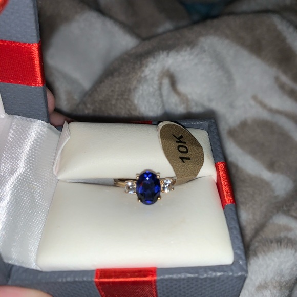 I am selling a size 7 ring.
